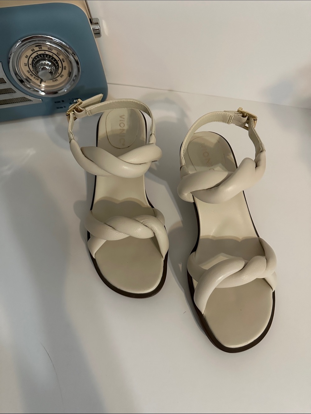 Vionic Women's Cream Braided Strap Sandals